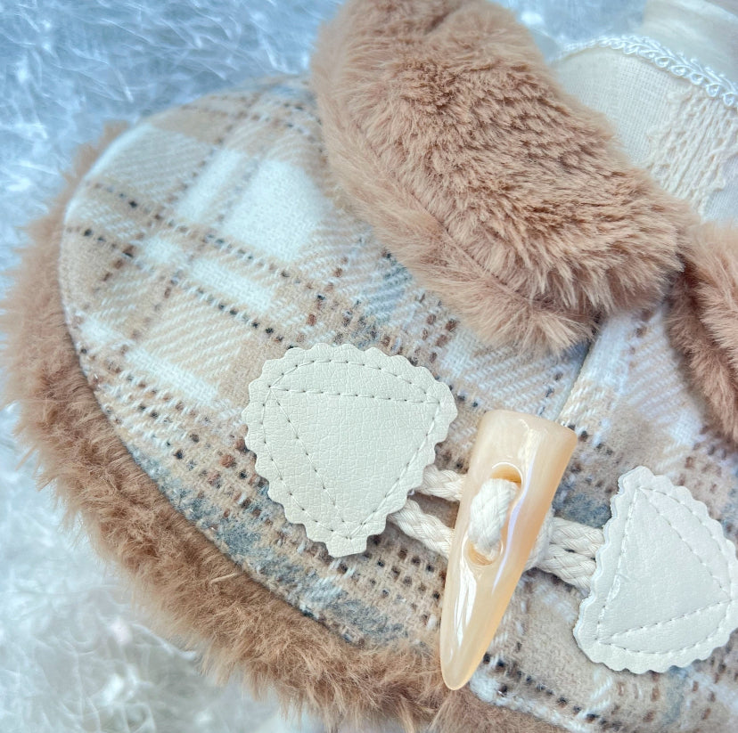 Khaki Plaid with Horn Button
秋冬卡其格仔牛角扣披肩