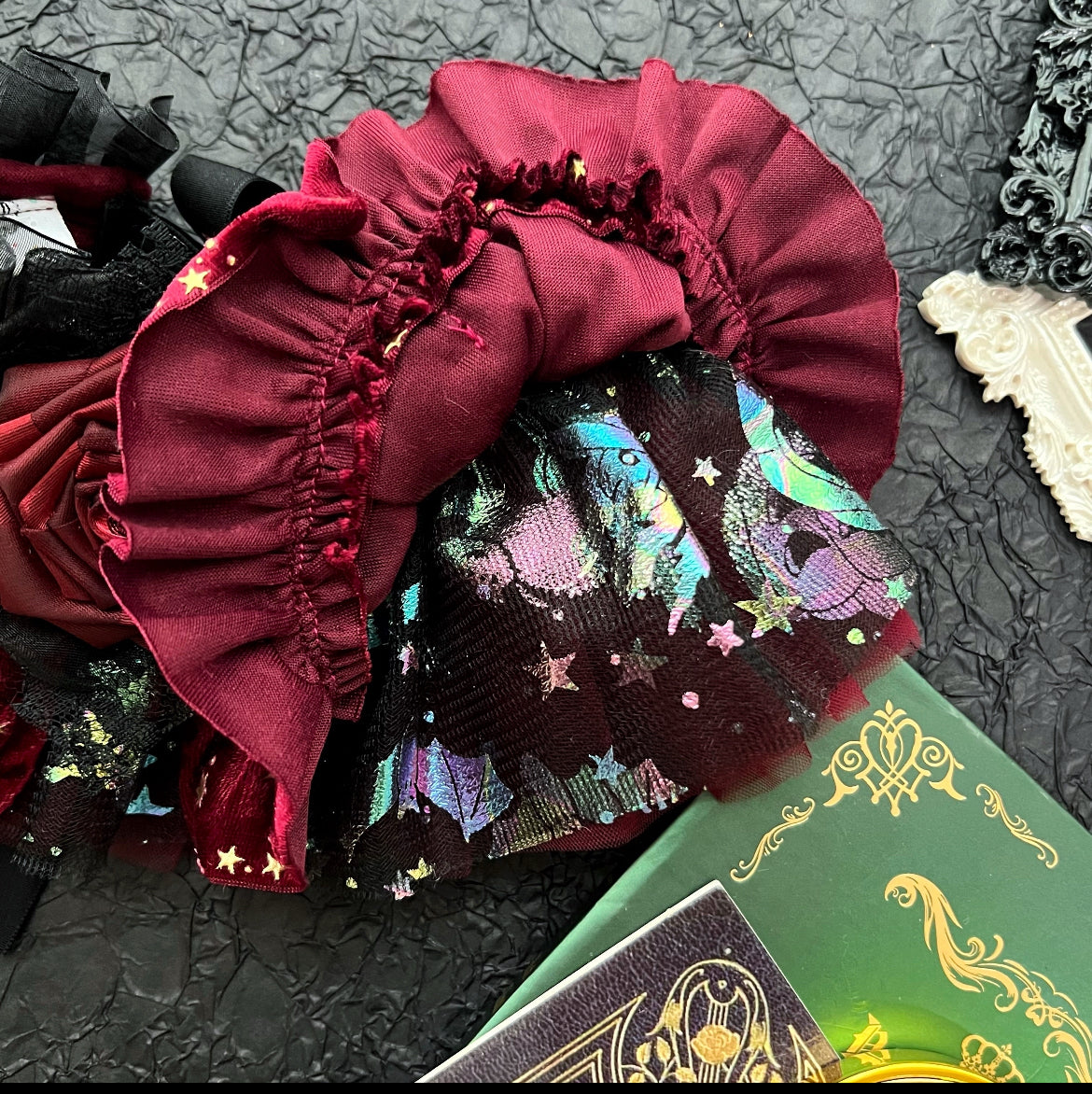 Royal Countess of Rose Scarf (With red starry fabric) 星空玫瑰伯爵夫人圍巾(酒紅色)