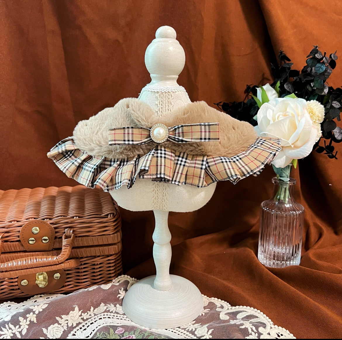 Lady Khaki Checked Fuzzy Cape 貴婦啡毛披肩圍巾（卡其格）