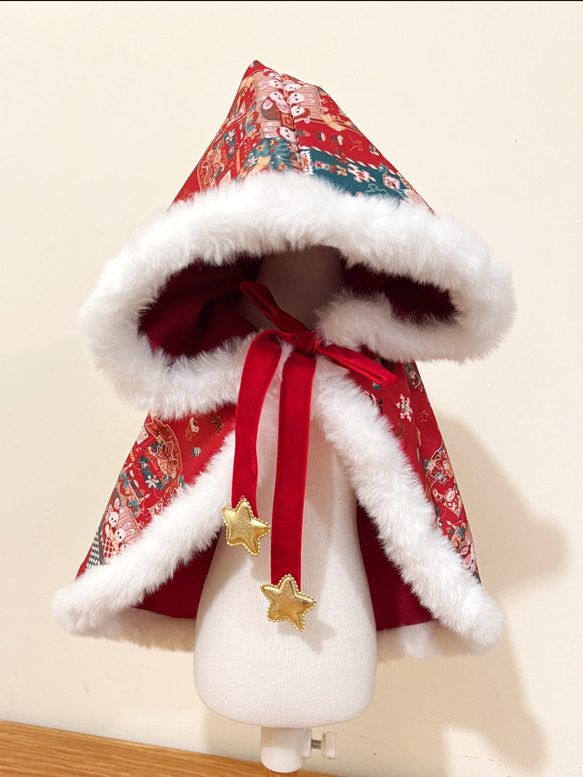 GDC0398 聖誕派對毛毛斗篷（白邊）