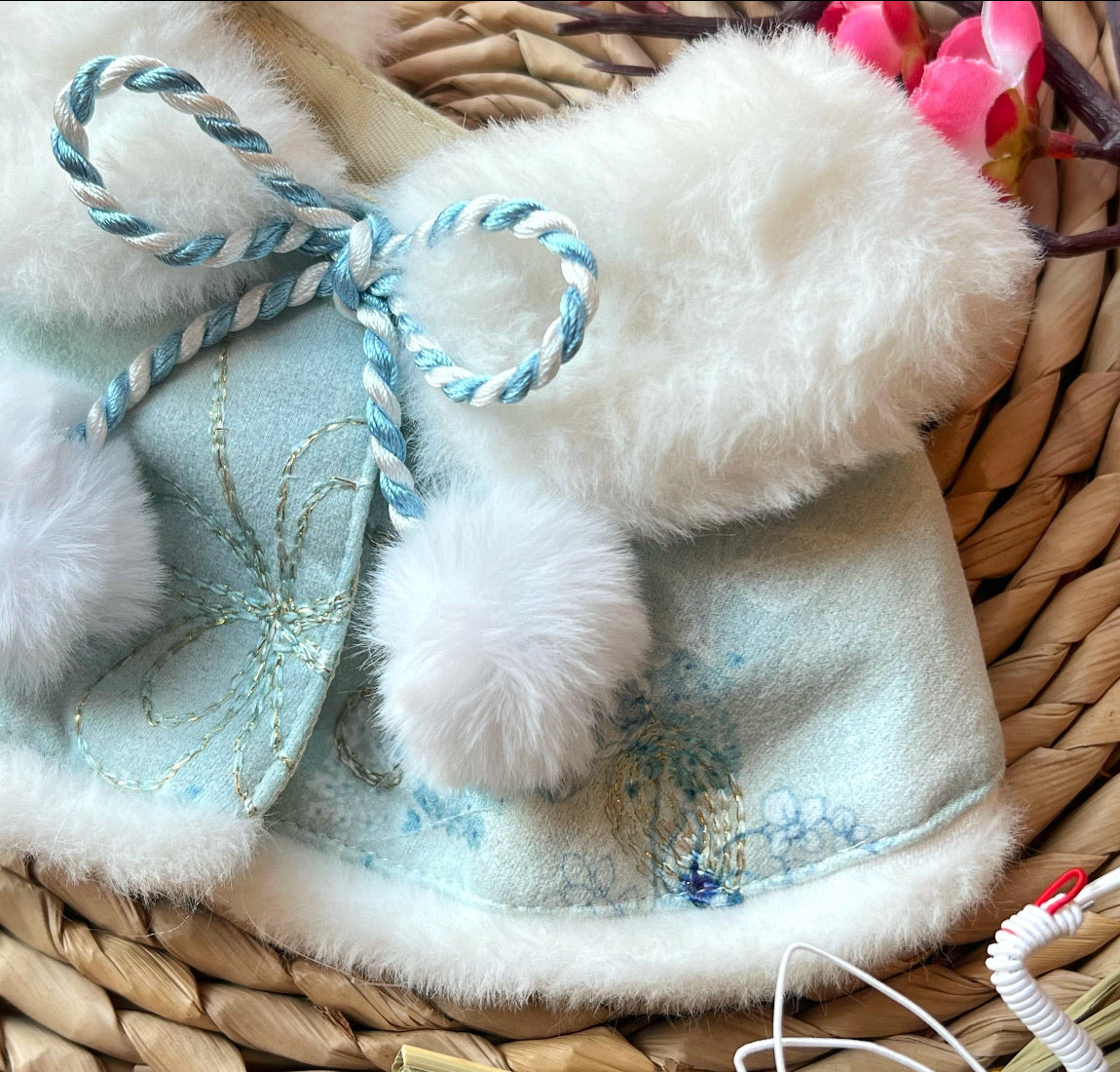 Golden Thread Flower Love Fur Shawl (Pinkish-Green) 金線花之戀毛毛披肩（粉綠色）