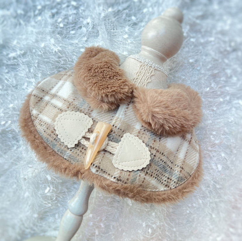 Khaki Plaid with Horn Button
 秋冬卡其格仔牛角扣披肩