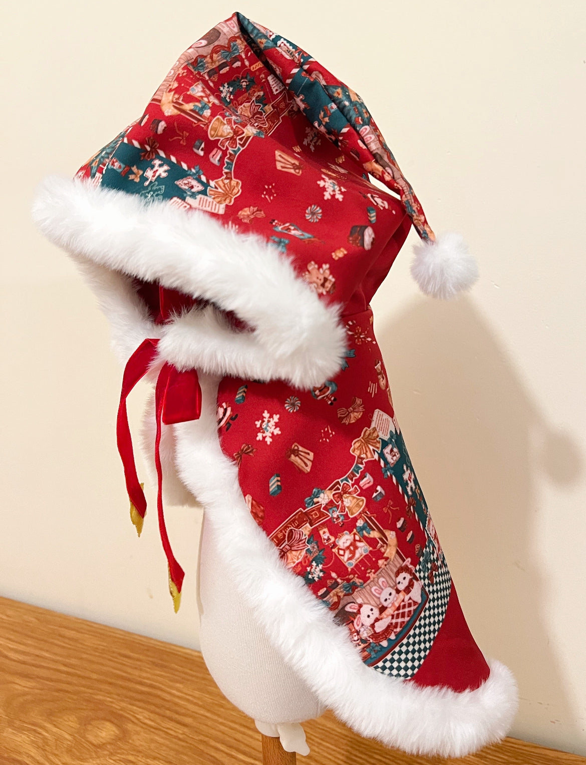 GDC0398 聖誕派對毛毛斗篷（白邊）