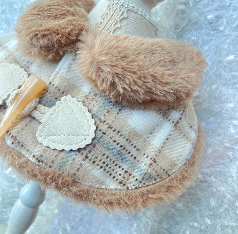 Khaki Plaid with Horn Button
 秋冬卡其格仔牛角扣披肩