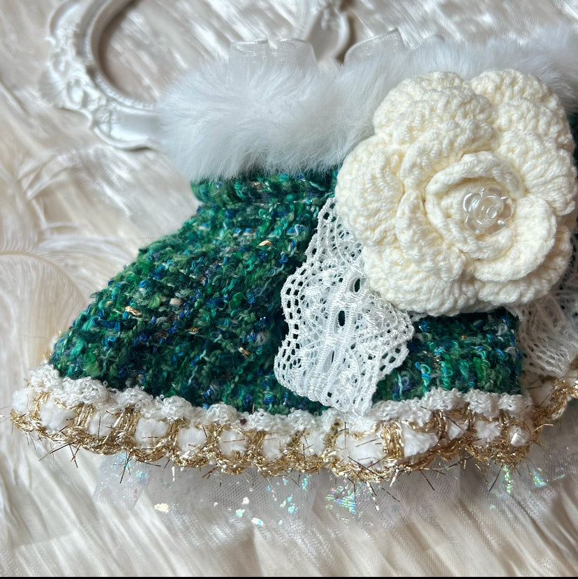 Elegant Lady with White Camellia（Emerald Green) 貴婦小香風毛毛圍巾（翠綠色）