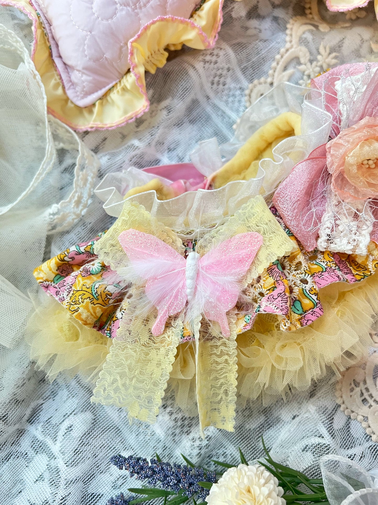 GDC0969 蝴蝶仙子碎花刺繡圍巾（嫩黃拼粉紅）