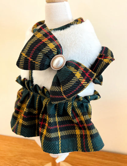 GDC0507 復古格胸背帶（白毛毛）不連拖繩