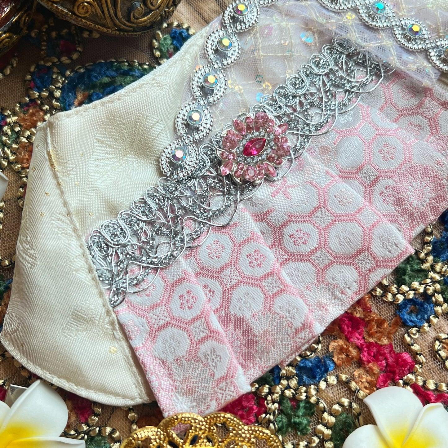 Kun Shi Women's Thai Scarf (Light Yellow + Pink) Kun Shi女泰服圍巾  (淺黃+粉紅)