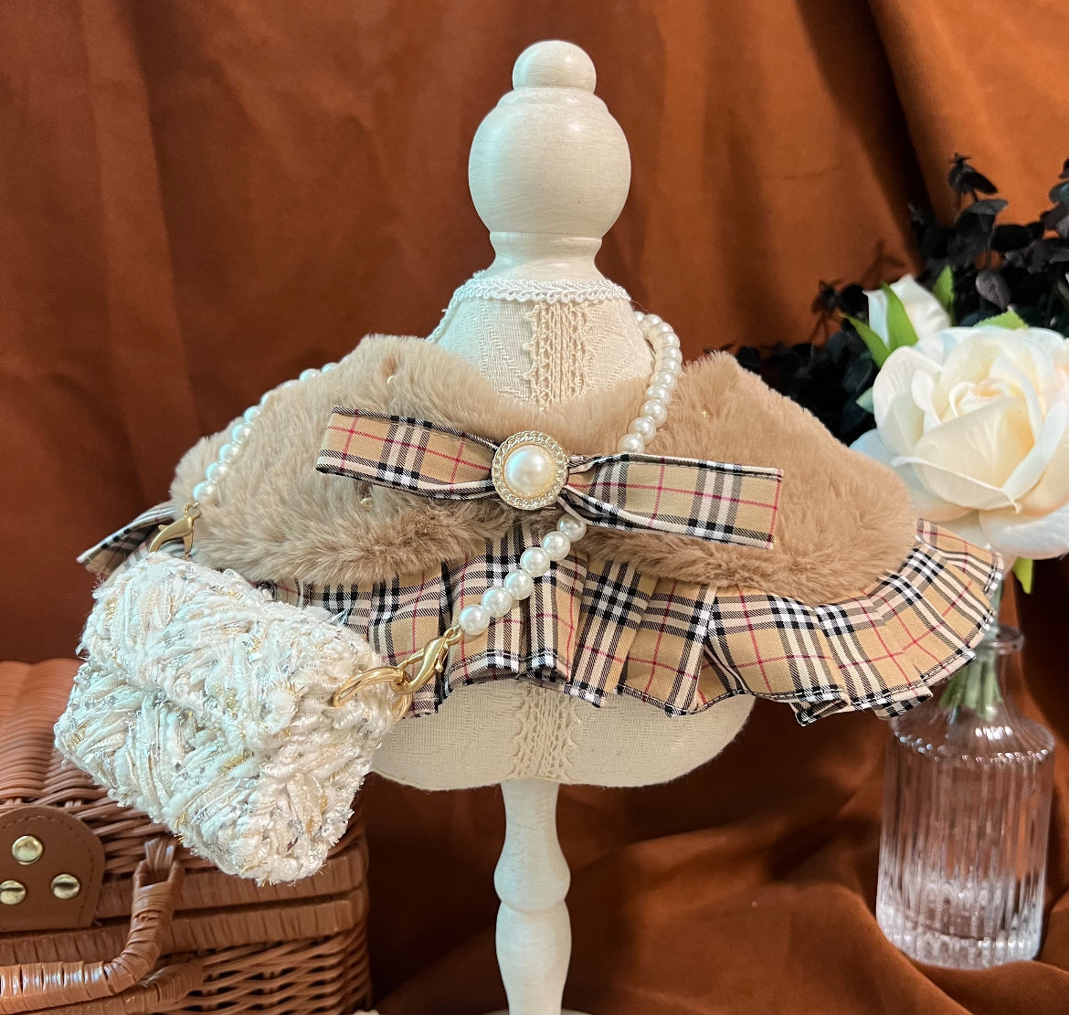 Lady Khaki Checked Fuzzy Cape 貴婦啡毛披肩圍巾（卡其格）