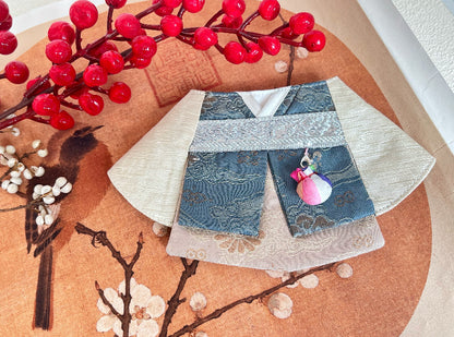 Traditional Korean Hanbok with Waist Pouch Scarf (Sliver white with ocean blue) 傳統韓服掛袋圍巾（銀白配海藍色）