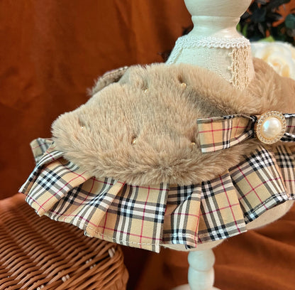 Lady Khaki Checked Fuzzy Cape 貴婦啡毛披肩圍巾（卡其格）