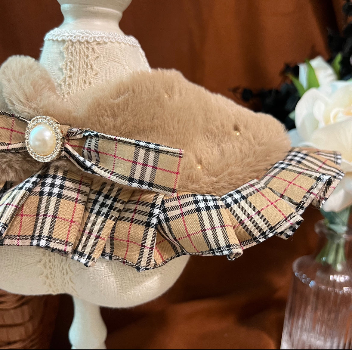 Lady Khaki Checked Fuzzy Cape 貴婦啡毛披肩圍巾（卡其格）