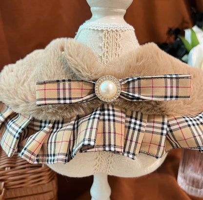 Lady Khaki Checked Fuzzy Cape 貴婦啡毛披肩圍巾（卡其格）