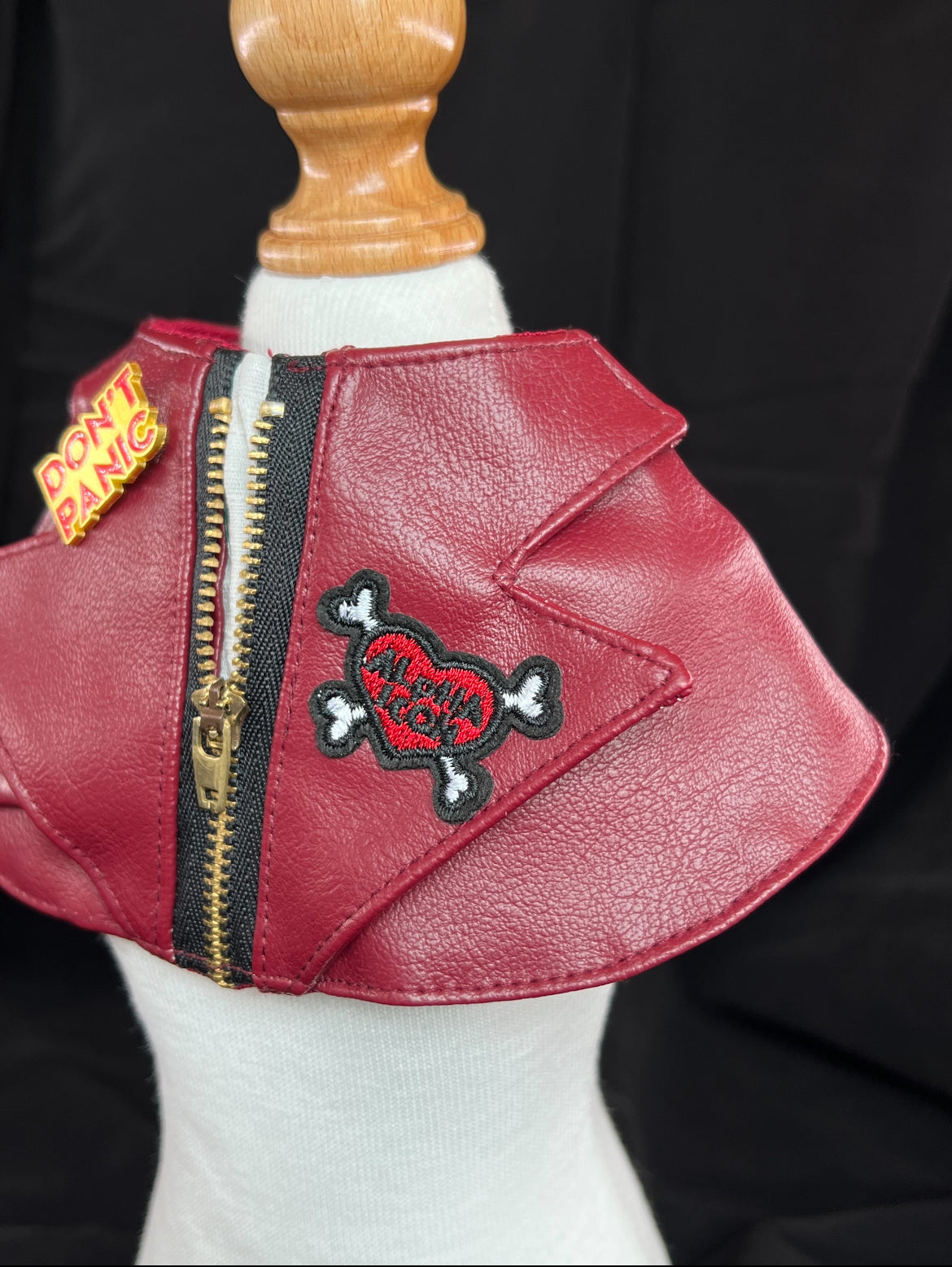 GDC0676 	Rock友皮褸圍巾（暗紅色）