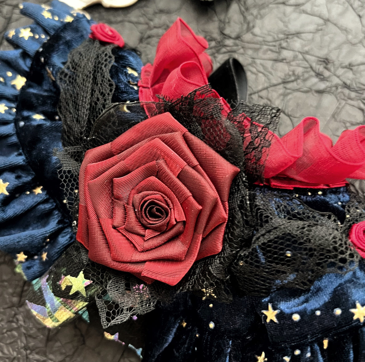 Royal Countess of Rose Scarf (With dark blue starry fabric) 星空玫瑰伯爵夫人圍巾 (深藍色)